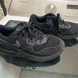 Nike Men's Black Mesh & Suede Sneakers